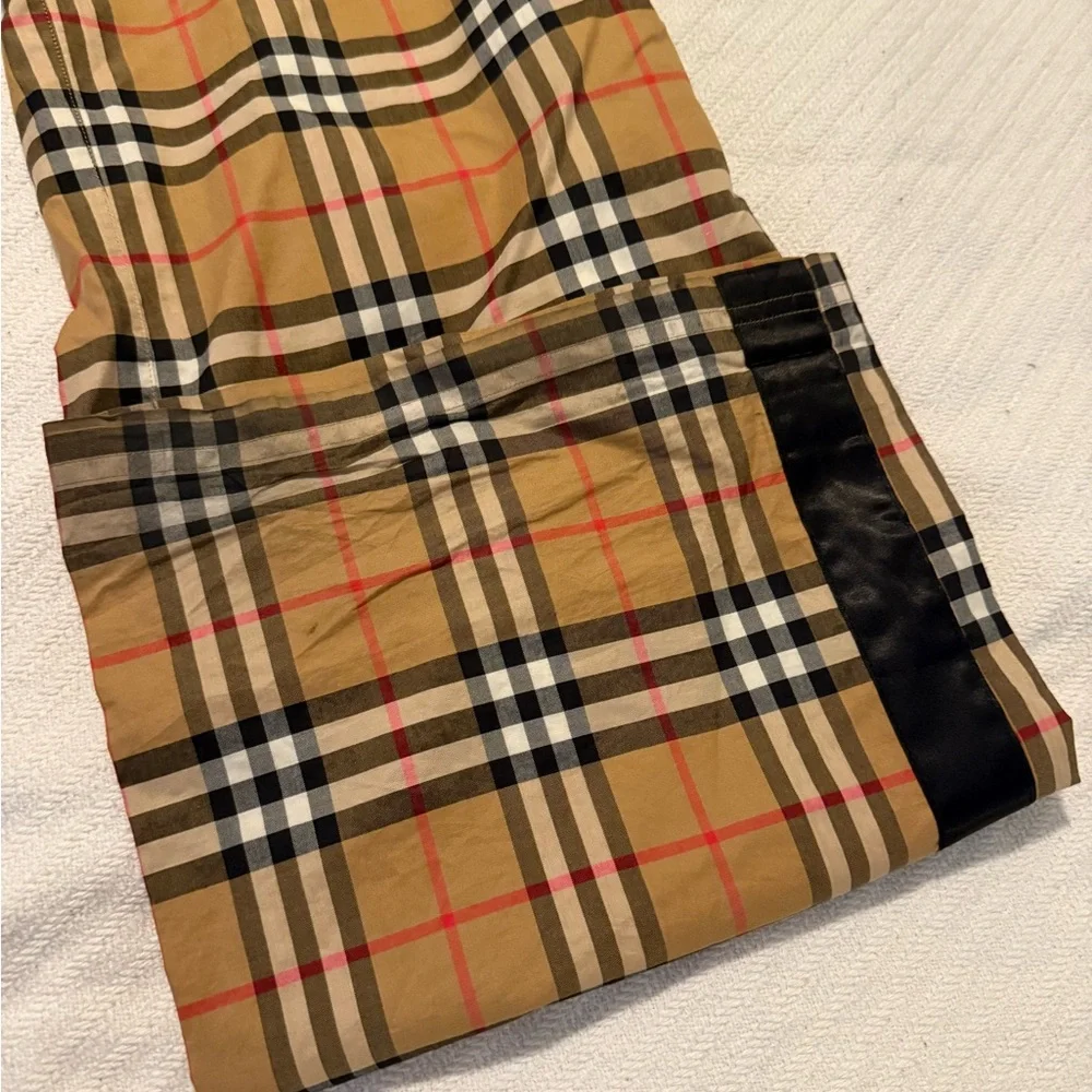 Burberry Beige and Black Plaid Trousers - Picture 2 of 7